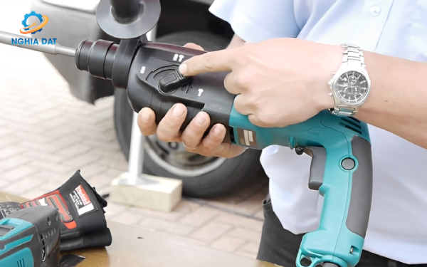 Kinh nghiệm chọn máy khoan bê tông Makita
