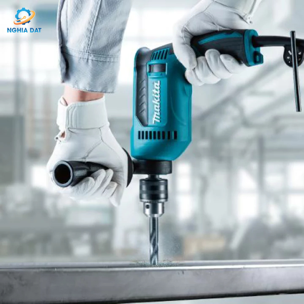 Máy khoan điện Makita - Ưu điểm và ứng dụng thực tế