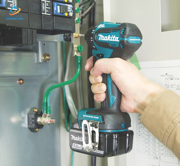 Máy khoan và vặn vít dùng pin(bl)(18v) MA-DDF083Z Makita