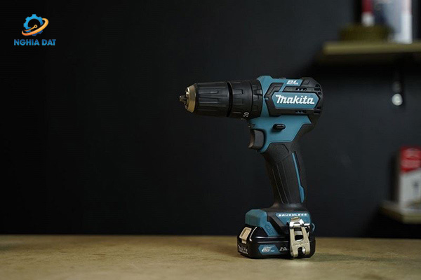 Máy khoan và vặn vít dùng pin(bl)(12v max) MA-DF332DZ Makita