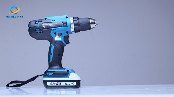 Máy khoan và vặn vít dùng pin(18v) MA-DF488DWAE Makita