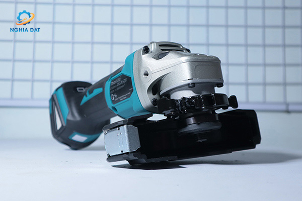 Máy mài góc dùng pin(125mm/công tắc trượt/bl)(18v) MA-DGA506Z Makita