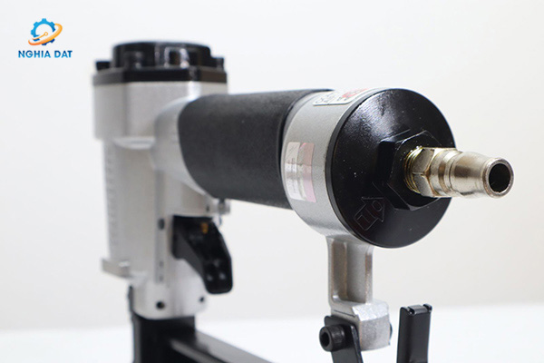 Máy bắn đinh dùng hơi MA-AF301Z Makita