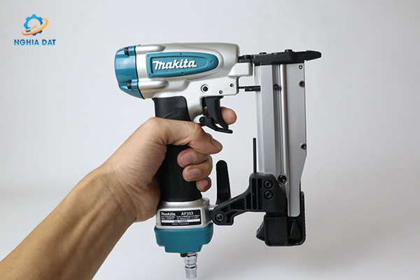 Máy bắn đinh dùng hơi MA-AF353 Makita