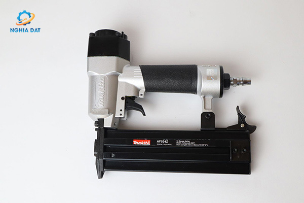 Máy bắn đinh dùng hơi MA-AF504Z Makita