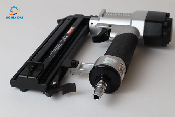 Máy bắn đinh dùng hơi MA-AF504Z Makita