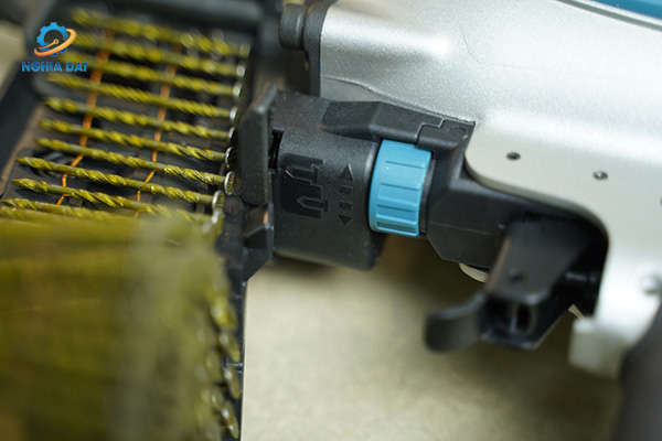 Máy bắn đinh cuộn pallet dùng hơi MA-AN760 Makita