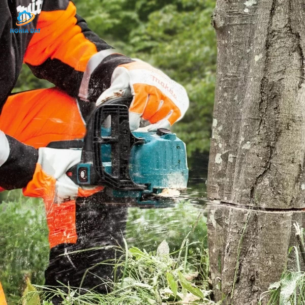 Máy cưa xích dùng pin(không kèm dây xích/bước răng 3/8"/bl)(40v max) MA-UC007GZ Makita