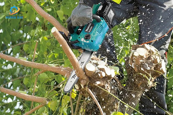 Máy cưa xích dùng pin(không kèm dây xích/bước răng 3/8"/bl)(40v max) MA-UC020GZ Makita