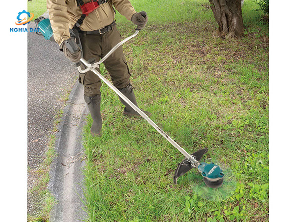 Máy cắt cỏ dùng pin(bl)(40v max) MA-UR002GZ Makita