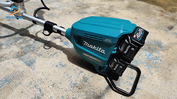 Máy cắt cỏ dùng pin(bl)(40v maxx2) MA-UR012GZ02 Makita