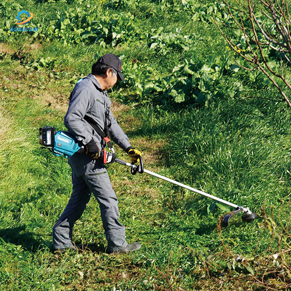 Máy cắt cỏ dùng pin(bl)(40v max) MA-UR014GZ Makita