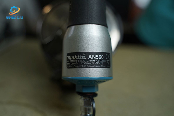 Máy bắn đinh cuộn pallet dùng hơi MA-AN560 Makita
