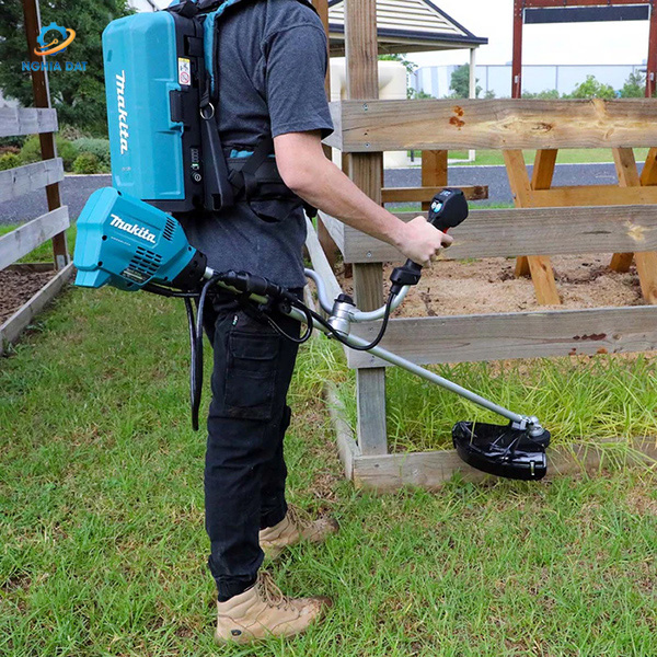 Máy cắt cỏ dùng pin(bl)(18vx2) MA-UR201CZ Makita