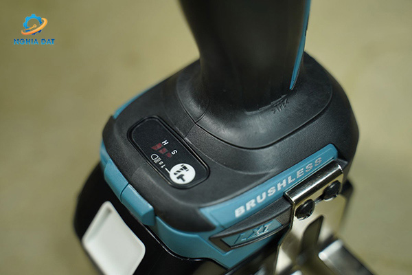 Máy siết bu lông dùng pin(19mm/bl)(18v) MA-DTW1001RTJ Makita