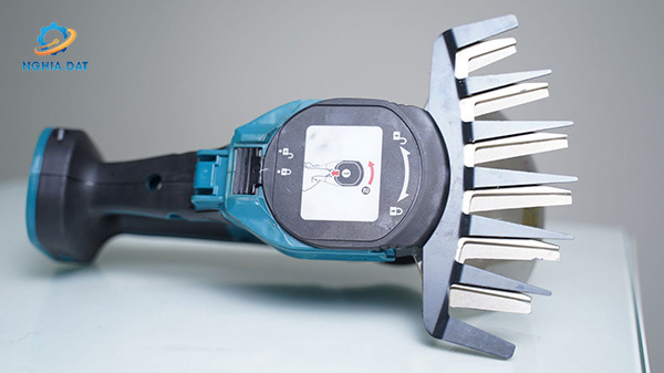 Máy tỉa cỏ dùng pin(18v) MA-DUM604Z Makita