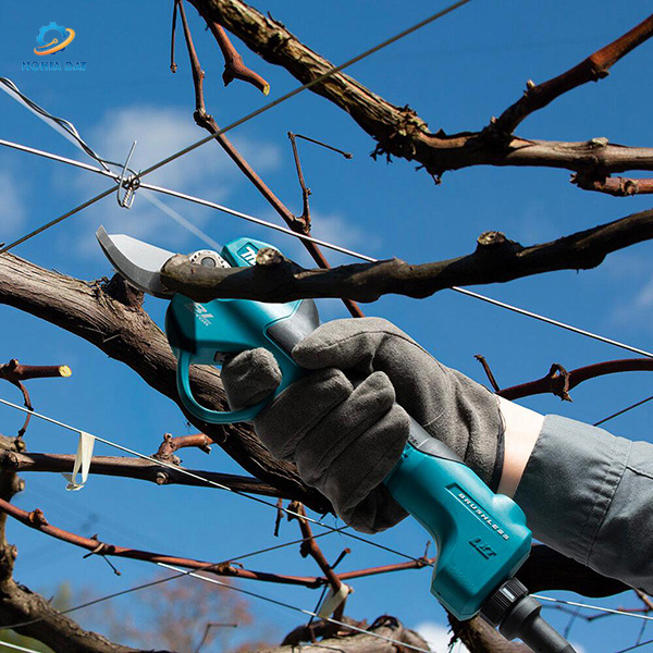 Máy cắt cành dùng pin(bl)(18v) MA-DUP180Z Makita