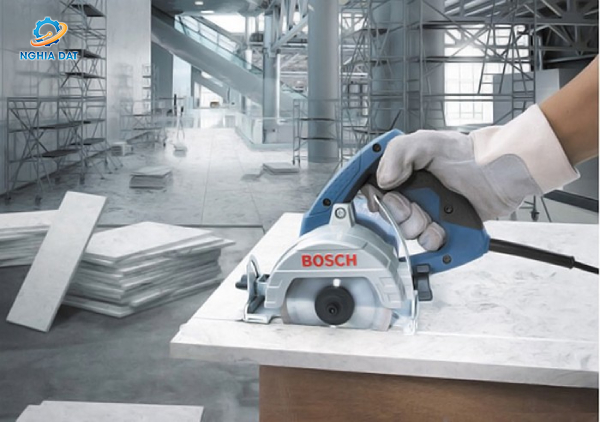 Hướng dẫn sử dụng máy cắt gạch cầm tay đúng kỹ thuật