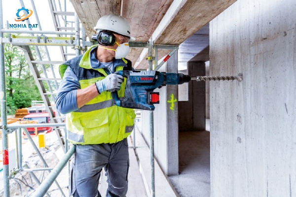 Máy khoan bê tông dùng pin có tốt không