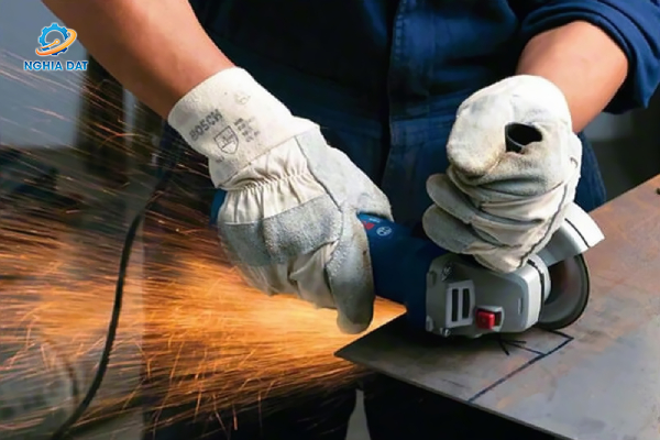 Mẹo dùng máy cắt Bosch giúp đường cắt mịn, ít hao lưỡi