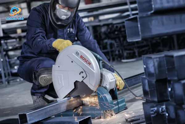 Mẹo dùng máy cắt Bosch giúp đường cắt mịn, ít hao lưỡi